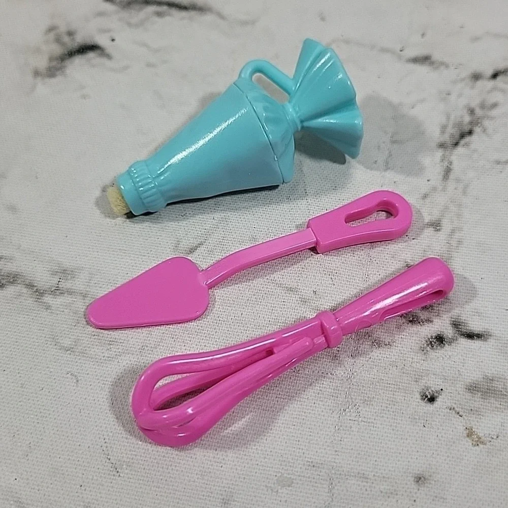 Barbie Pastery Chef Cake Decorating Bakery Lot Dress Whisk Frosting Bag Cupcakes